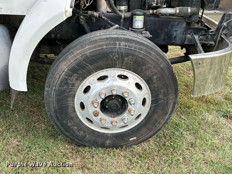 image for item KT9304 2001 Peterbilt 330  dump truck