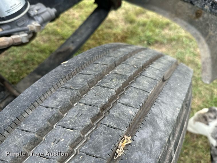 image for item KT9304 2001 Peterbilt 330  dump truck