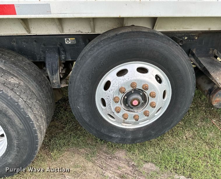 image for item KT9304 2001 Peterbilt 330  dump truck