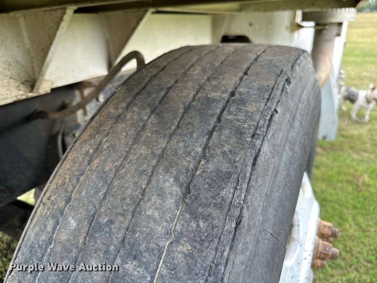 image for item KT9304 2001 Peterbilt 330  dump truck