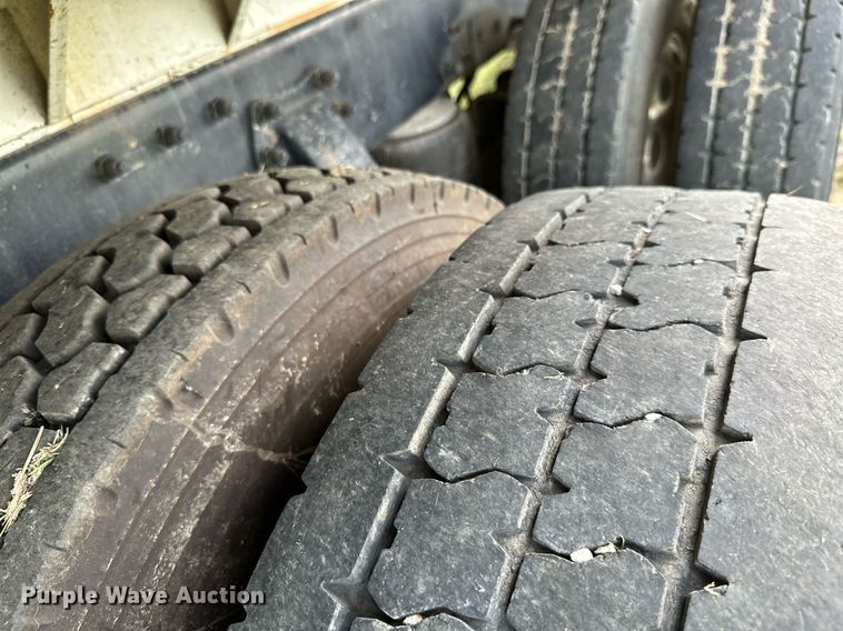 image for item KT9304 2001 Peterbilt 330  dump truck