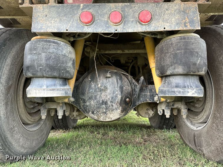 image for item KT9304 2001 Peterbilt 330  dump truck