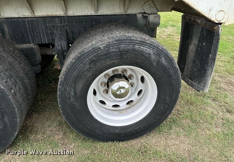 image for item KT9304 2001 Peterbilt 330  dump truck