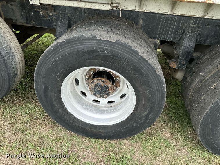 image for item KT9304 2001 Peterbilt 330  dump truck