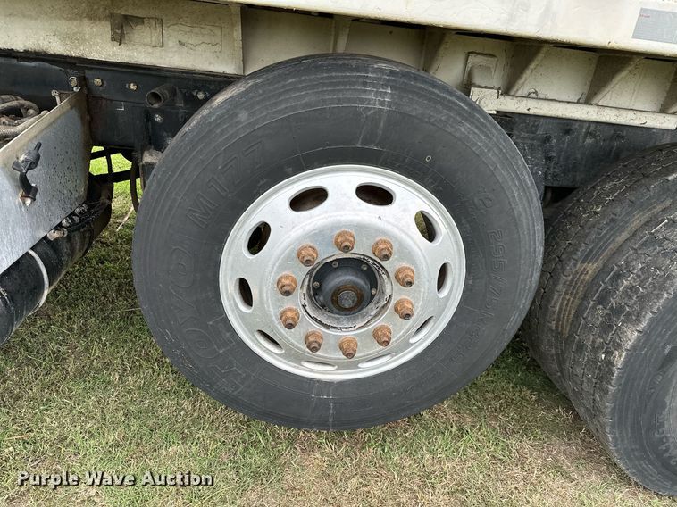 image for item KT9304 2001 Peterbilt 330  dump truck