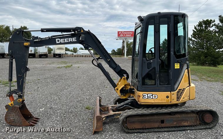 image for item KW9015 2014 John Deere 35D  mini excavator