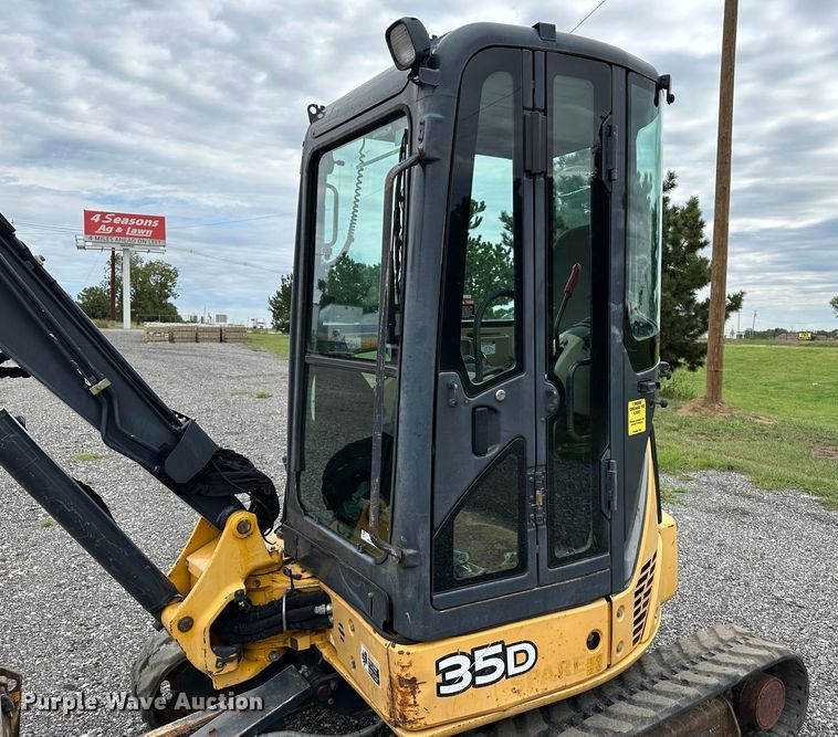 image for item KW9015 2014 John Deere 35D  mini excavator