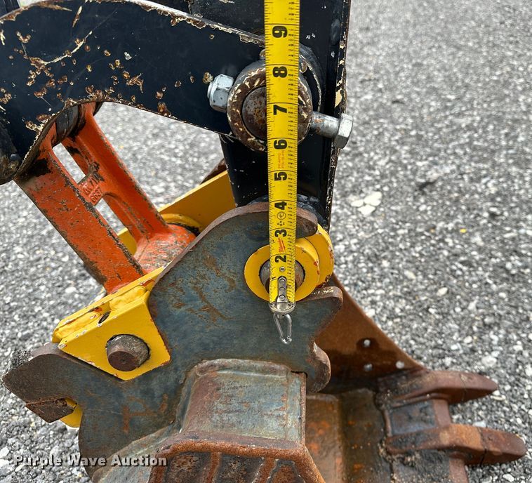 image for item KW9015 2014 John Deere 35D  mini excavator