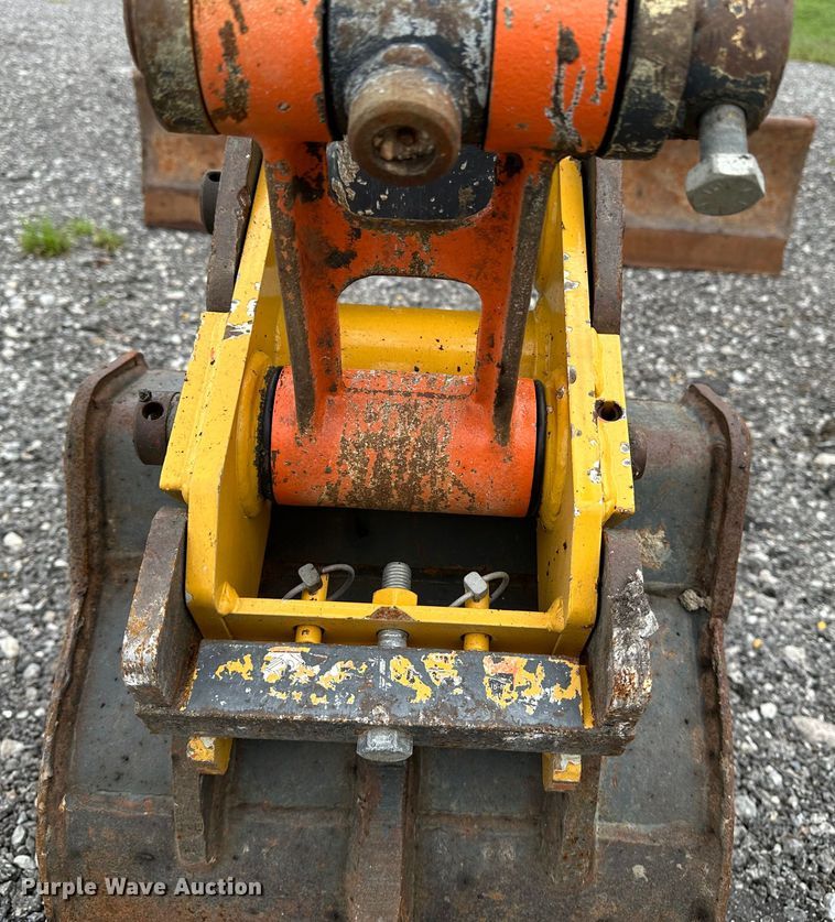 image for item KW9015 2014 John Deere 35D  mini excavator