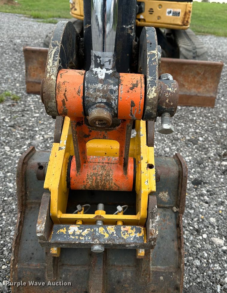 image for item KW9015 2014 John Deere 35D  mini excavator