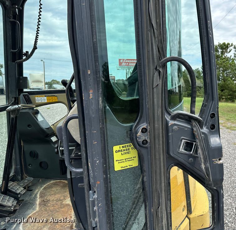 image for item KW9015 2014 John Deere 35D  mini excavator