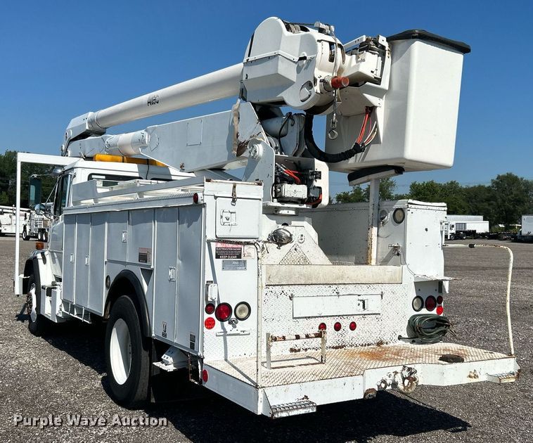 image for item KW9089 2003 Freightliner FL80  bucket truck
