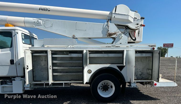 image for item KW9089 2003 Freightliner FL80  bucket truck