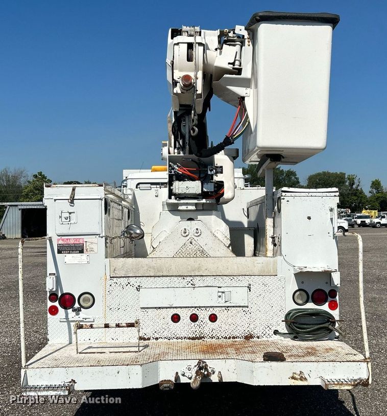 image for item KW9089 2003 Freightliner FL80  bucket truck