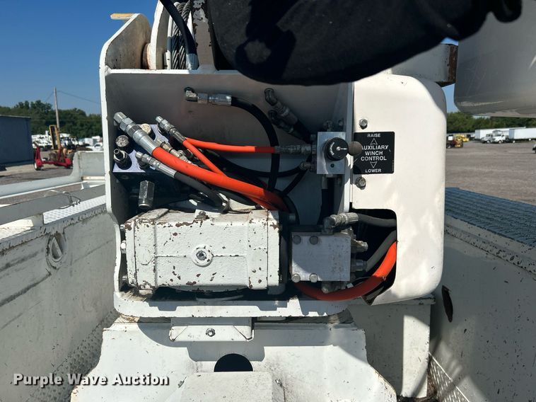 image for item KW9089 2003 Freightliner FL80  bucket truck