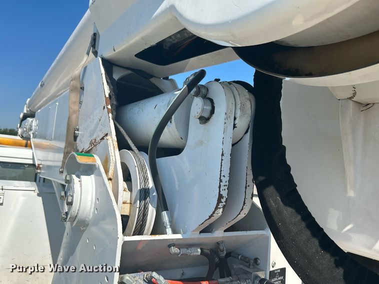 image for item KW9089 2003 Freightliner FL80  bucket truck