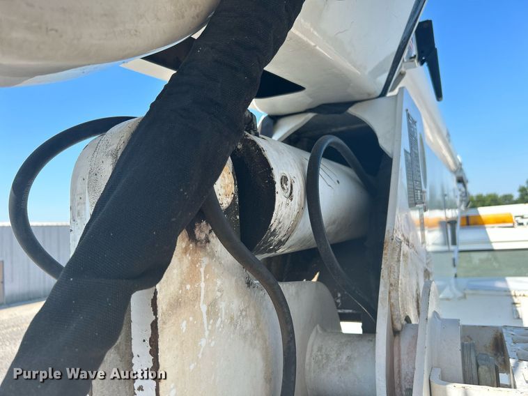 image for item KW9089 2003 Freightliner FL80  bucket truck