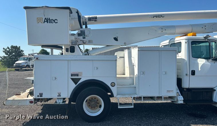 image for item KW9089 2003 Freightliner FL80  bucket truck