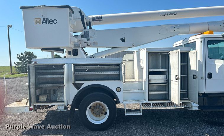 image for item KW9089 2003 Freightliner FL80  bucket truck