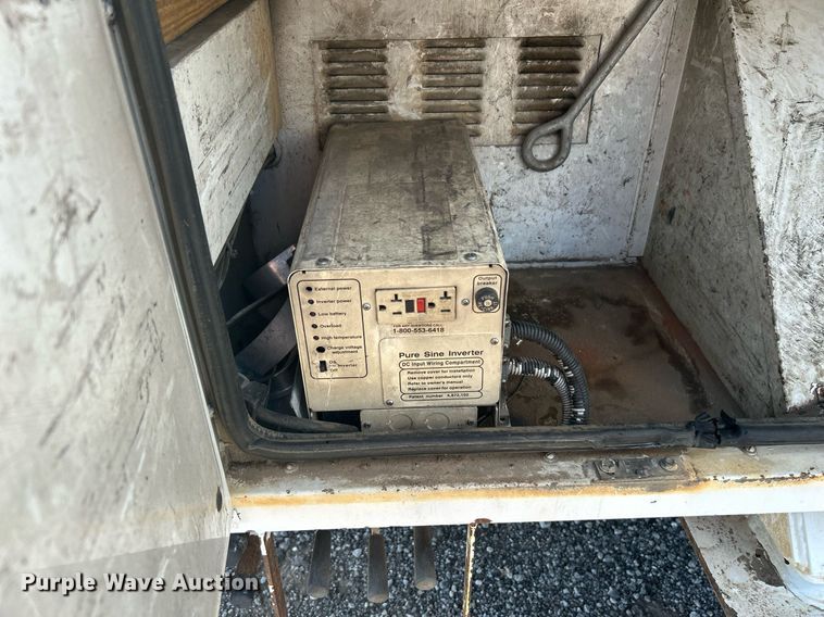 image for item KW9089 2003 Freightliner FL80  bucket truck