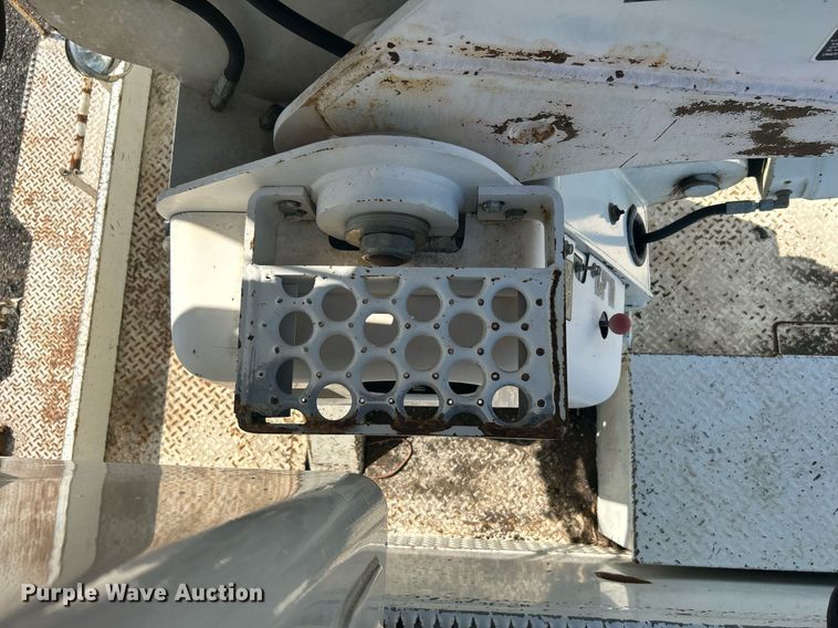 image for item KW9089 2003 Freightliner FL80  bucket truck