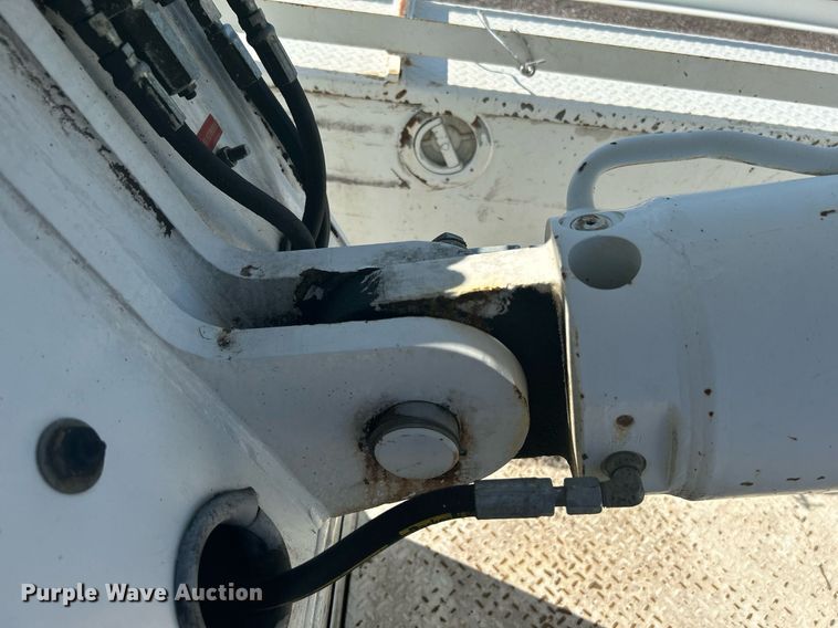 image for item KW9089 2003 Freightliner FL80  bucket truck