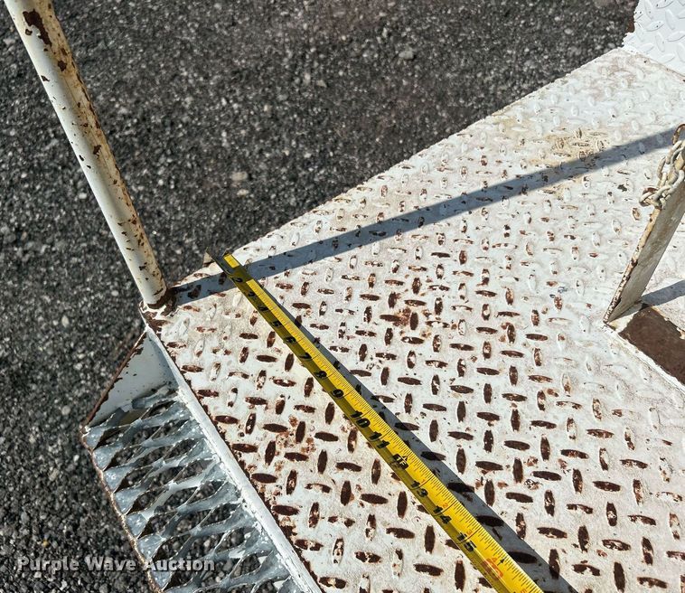 image for item KW9089 2003 Freightliner FL80  bucket truck