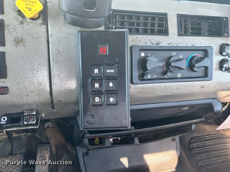 image for item KW9089 2003 Freightliner FL80  bucket truck