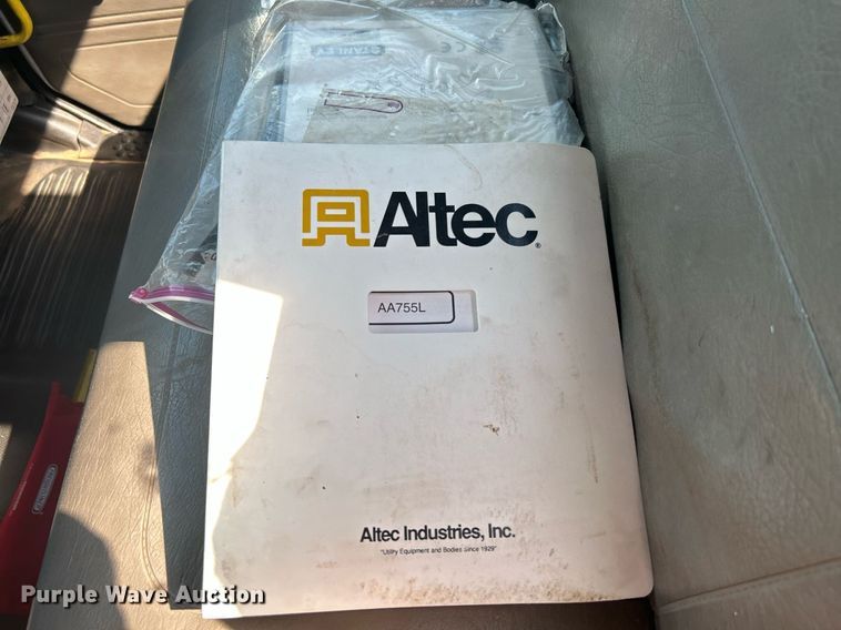 image for item KW9089 2003 Freightliner FL80  bucket truck