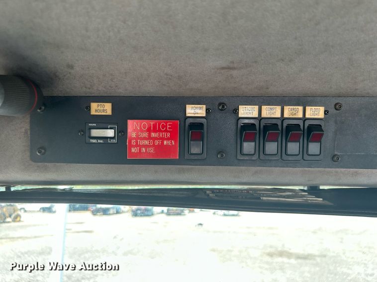 image for item KW9089 2003 Freightliner FL80  bucket truck