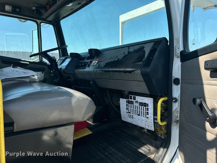 image for item KW9089 2003 Freightliner FL80  bucket truck