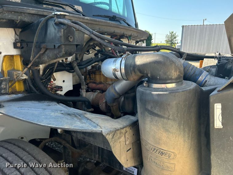 image for item KW9089 2003 Freightliner FL80  bucket truck