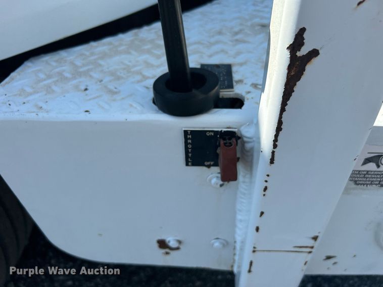 image for item KW9089 2003 Freightliner FL80  bucket truck