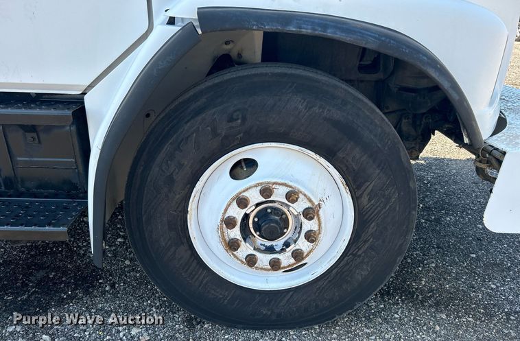 image for item KW9089 2003 Freightliner FL80  bucket truck