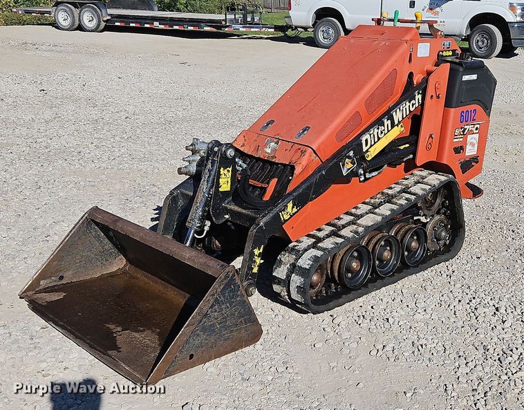 image for item LB9538 2015 Ditch Witch SK750  compact utility loader