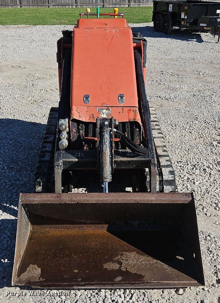 image for item LB9538 2015 Ditch Witch SK750  compact utility loader