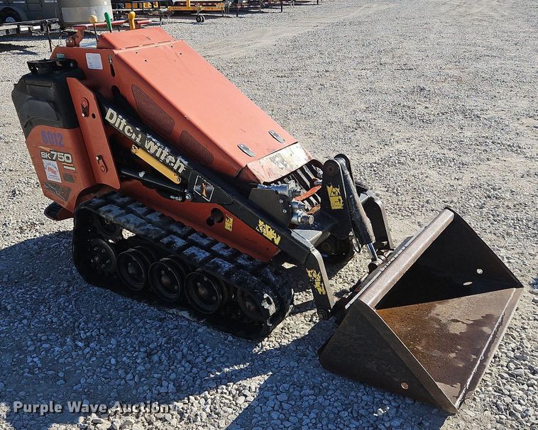 image for item LB9538 2015 Ditch Witch SK750  compact utility loader
