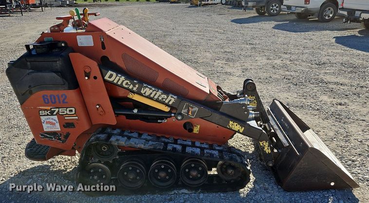 image for item LB9538 2015 Ditch Witch SK750  compact utility loader