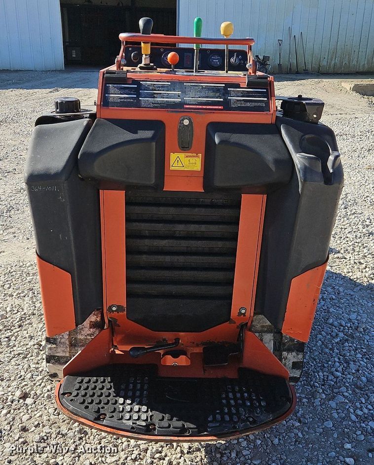 image for item LB9538 2015 Ditch Witch SK750  compact utility loader