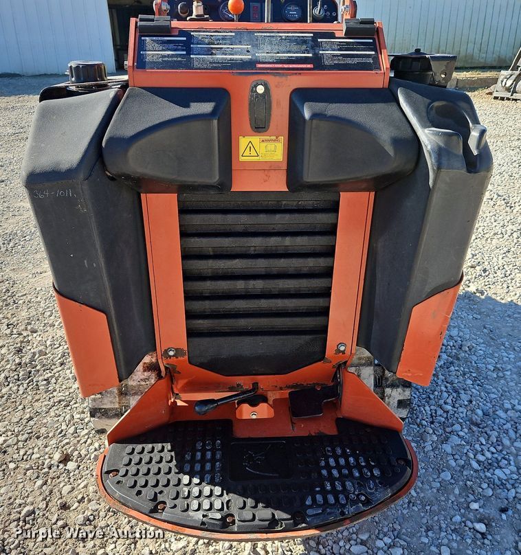 image for item LB9538 2015 Ditch Witch SK750  compact utility loader