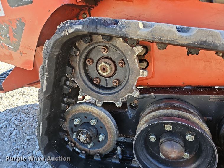 image for item LB9538 2015 Ditch Witch SK750  compact utility loader