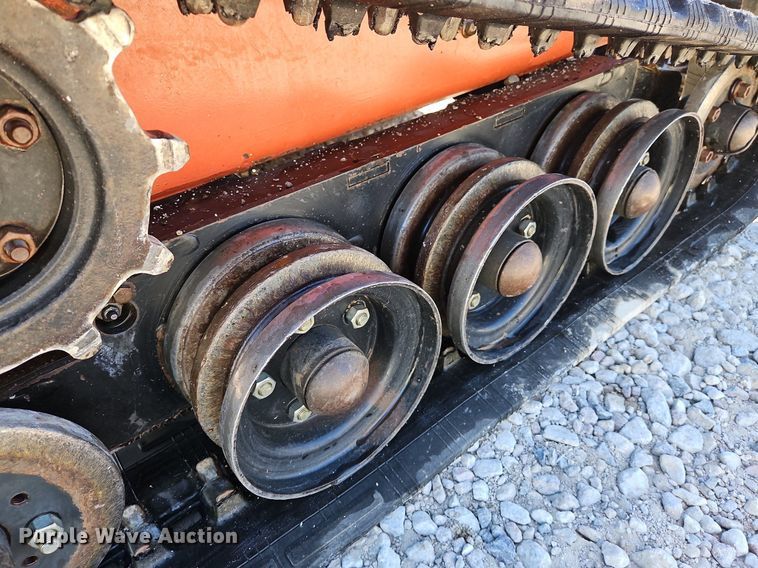 image for item LB9538 2015 Ditch Witch SK750  compact utility loader