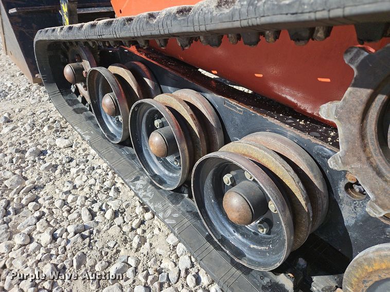 image for item LB9538 2015 Ditch Witch SK750  compact utility loader