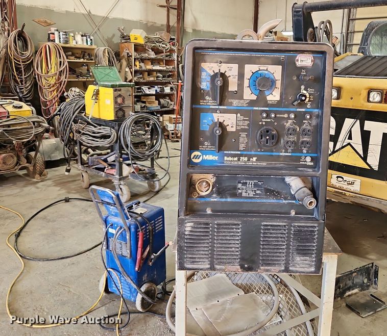 image for item LM9267 Miller Bobcat 250  welder/generator