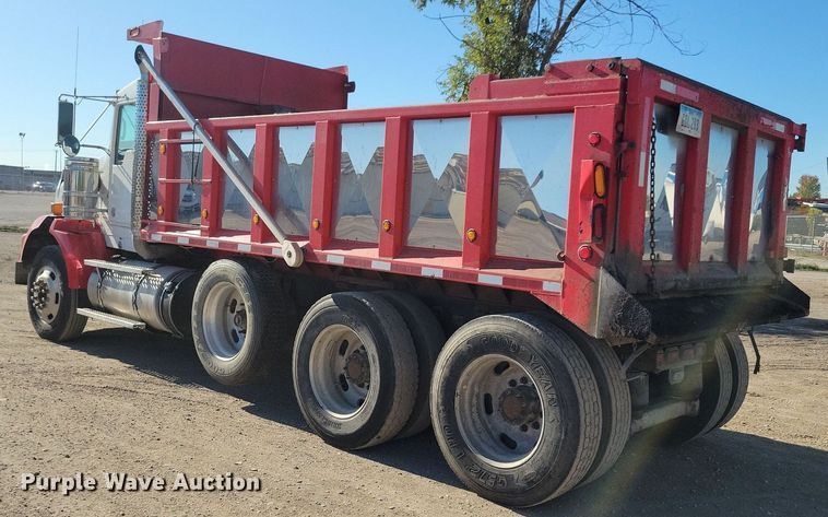 image for item LO9822 2012 Kenworth T800  dump truck