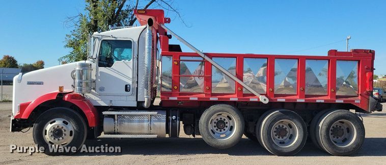 image for item LO9822 2012 Kenworth T800  dump truck