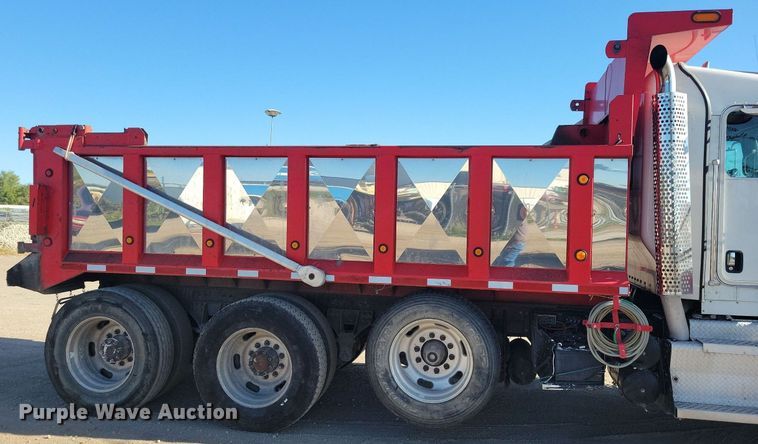 image for item LO9822 2012 Kenworth T800  dump truck