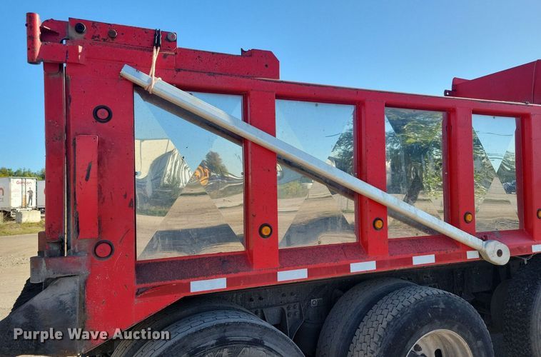 image for item LO9822 2012 Kenworth T800  dump truck