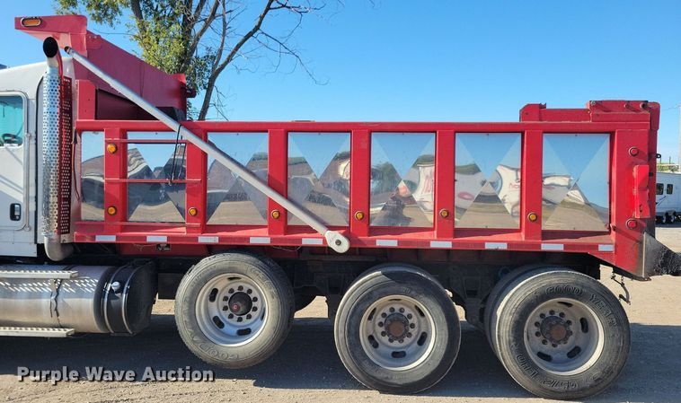 image for item LO9822 2012 Kenworth T800  dump truck