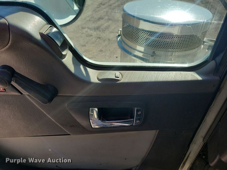 image for item LO9822 2012 Kenworth T800  dump truck